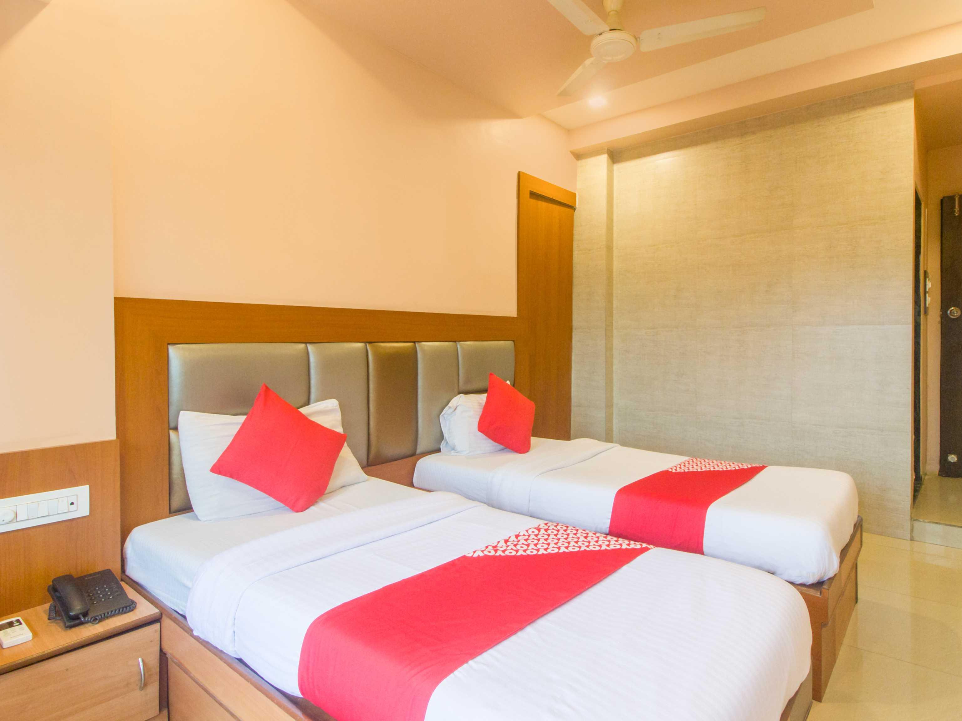 Oyo Hotel Sarovar Grand Kalamboli Exterior photo