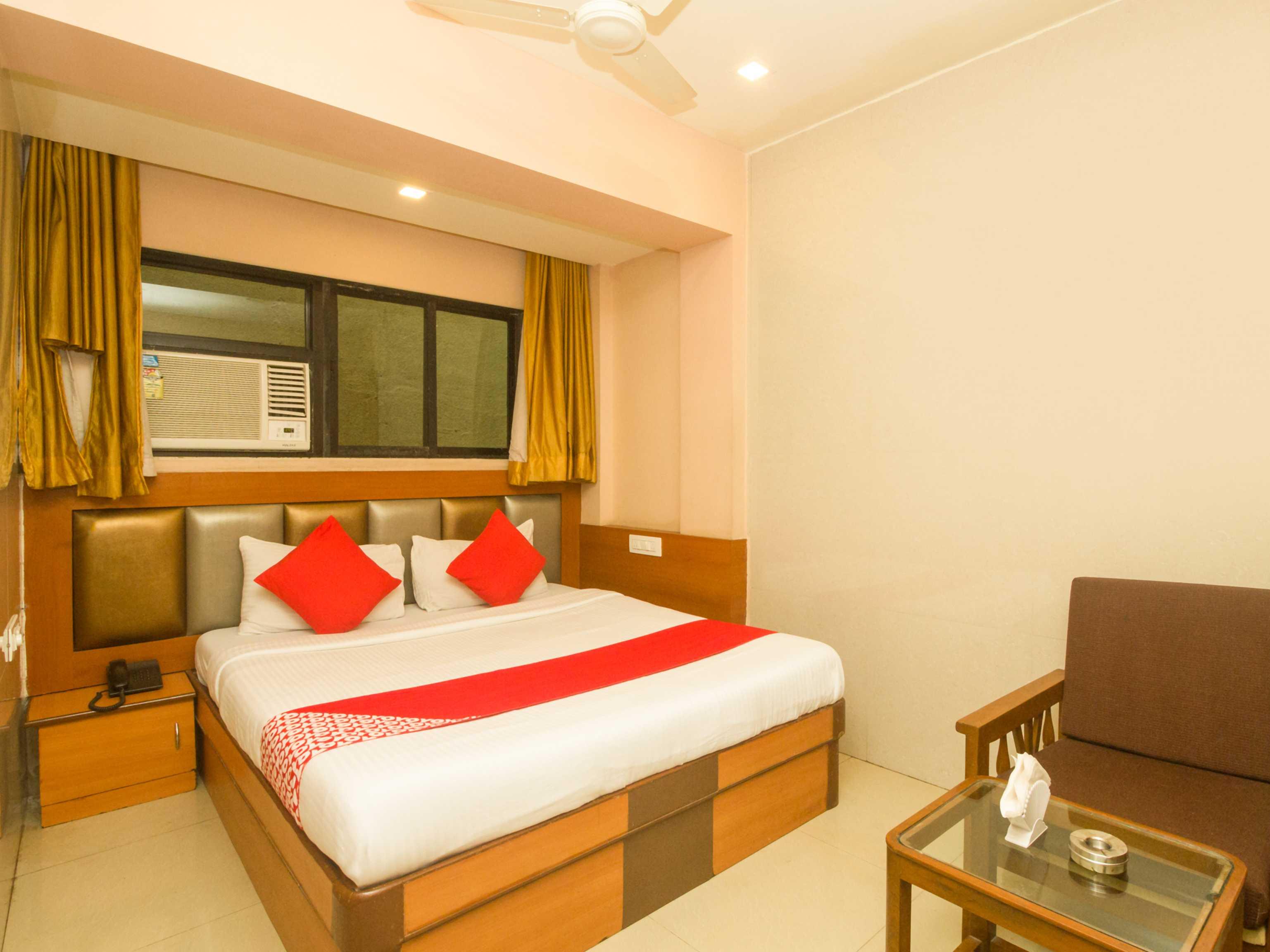 Oyo Hotel Sarovar Grand Kalamboli Exterior photo