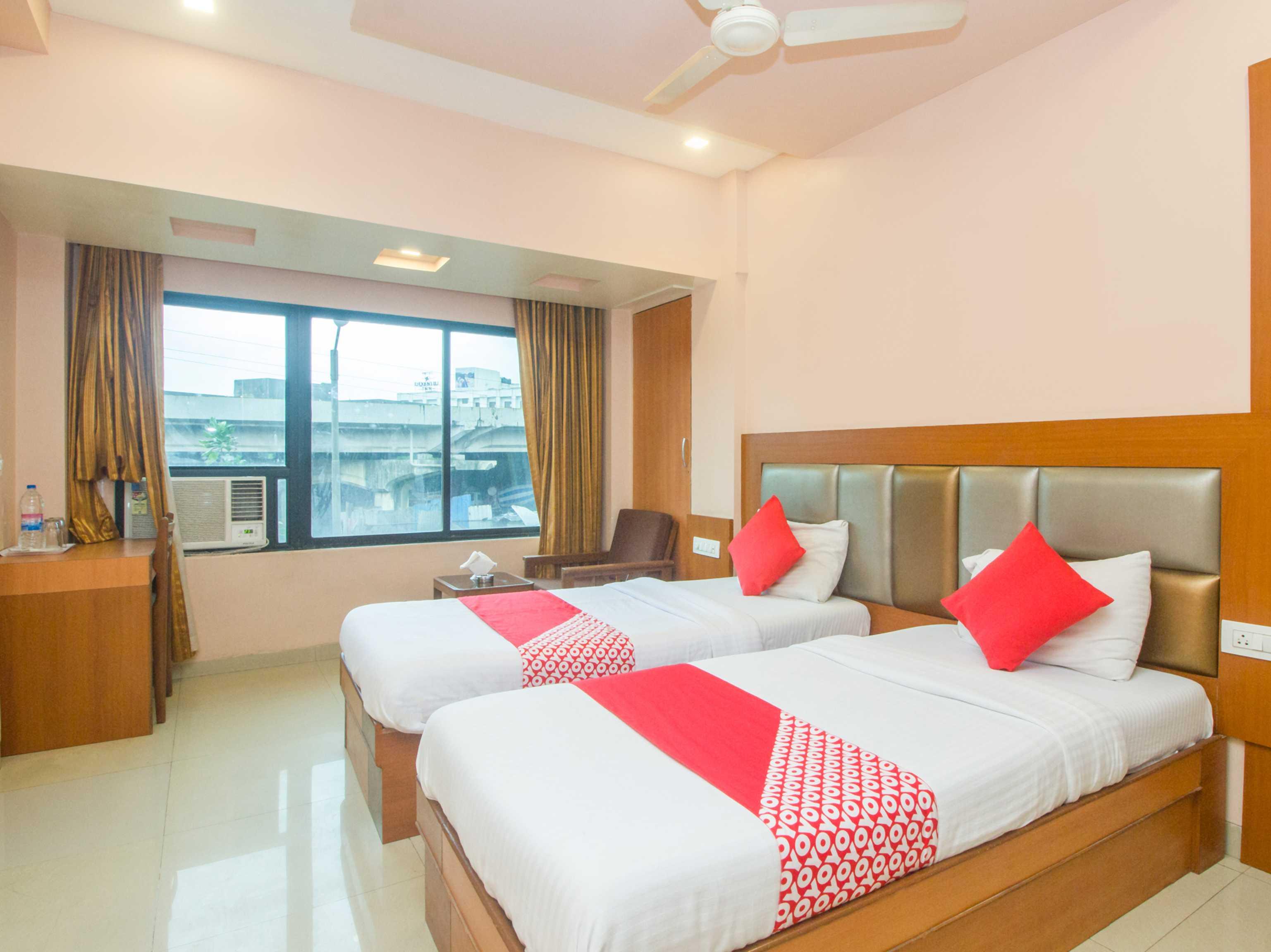 Oyo Hotel Sarovar Grand Kalamboli Exterior photo