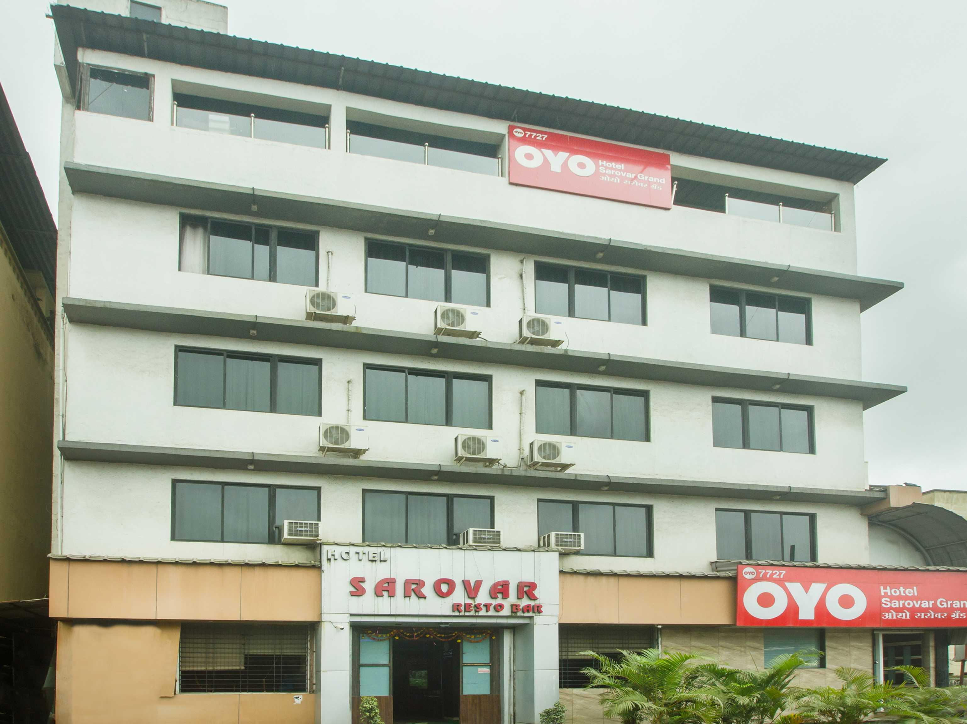 Oyo Hotel Sarovar Grand Kalamboli Exterior photo