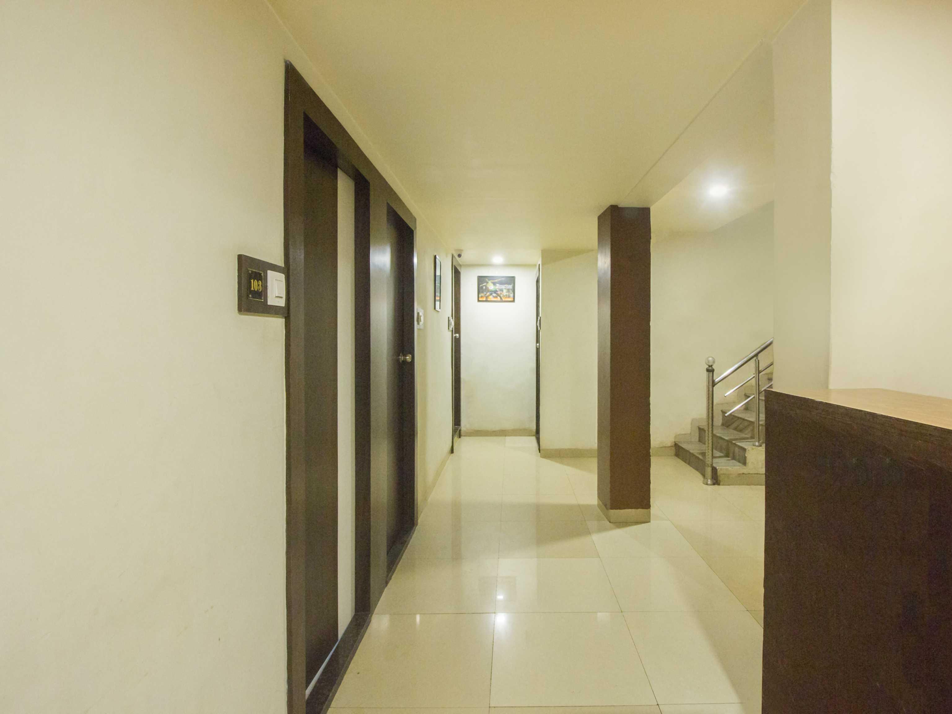 Oyo Hotel Sarovar Grand Kalamboli Exterior photo