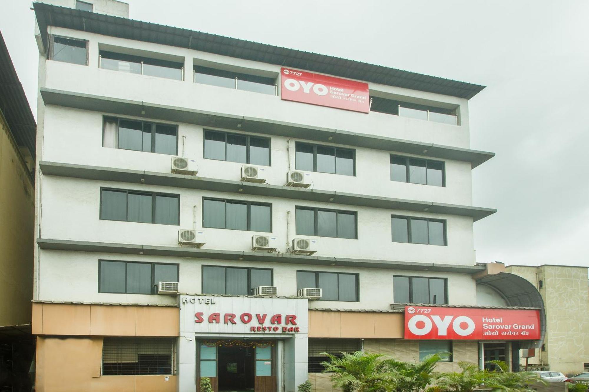 Oyo Hotel Sarovar Grand Kalamboli Exterior photo
